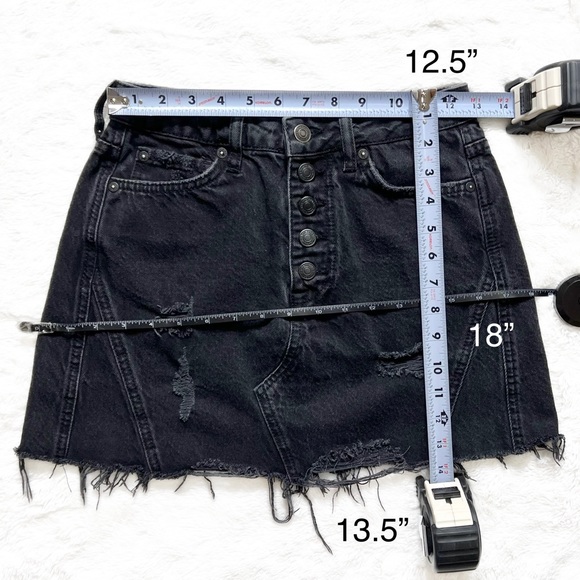 Free People Distressed Fringe Hem Light Black Buttonfly Cutoff Denim Mini Skirt - Picture 13 of 13